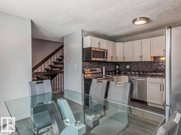 3221 132a Ave NW, Edmonton, AB T5A 3K4