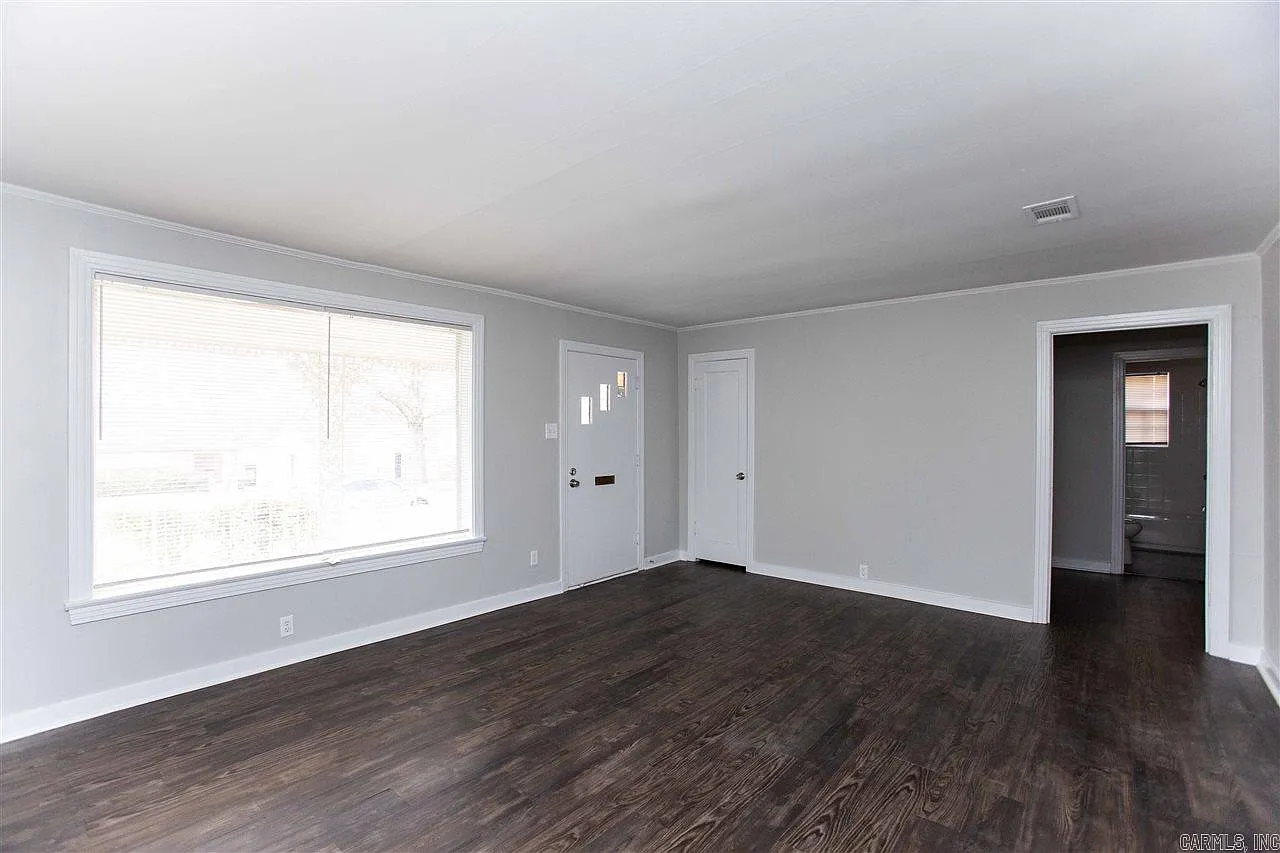 3 bed, 1.0 bath, 1602 sqft, $1,195 — Photo 4