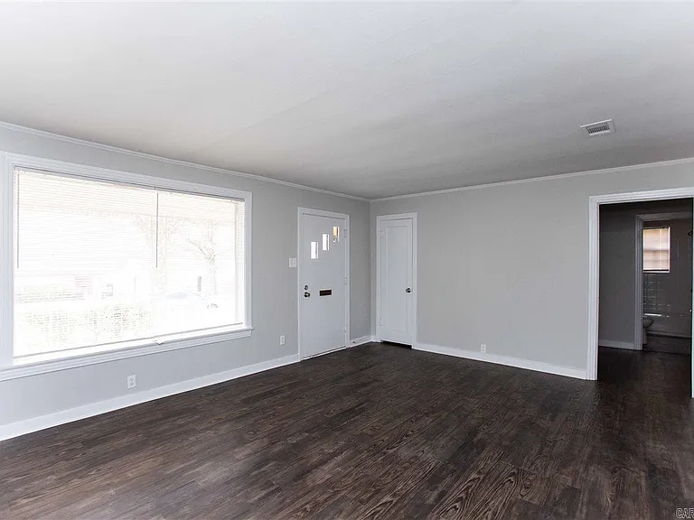 1521 S Pierce St — Photo 4