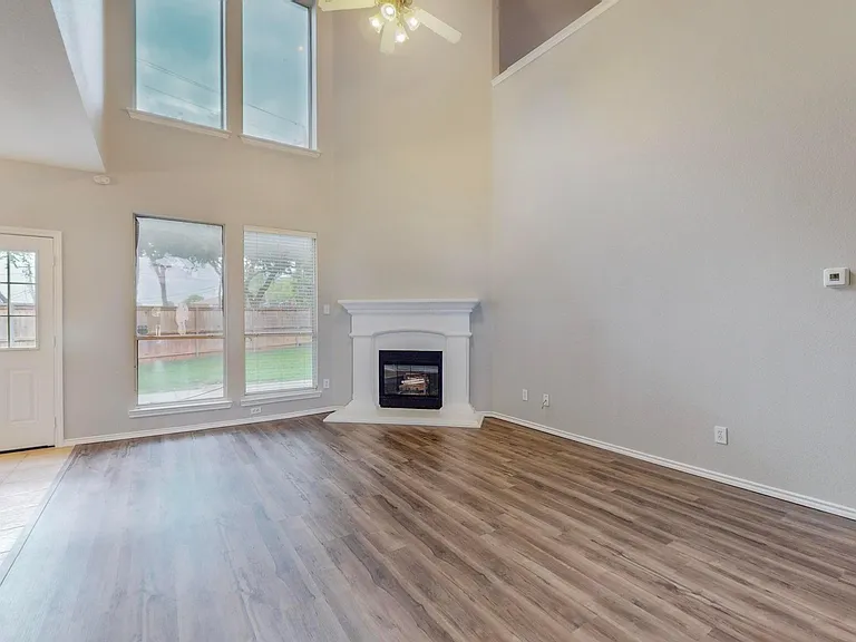 4134 Petersburg Dr — Photo 3