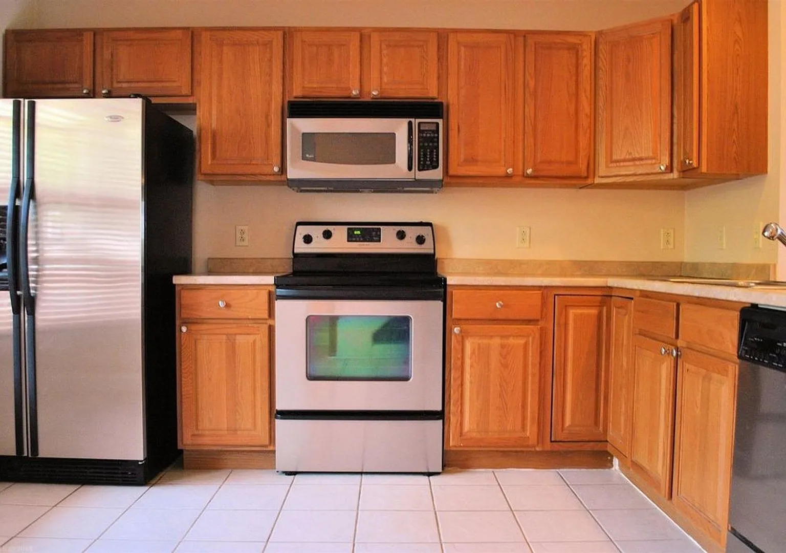 2 Bedroom 2 Bath Townhouse — Photo 2