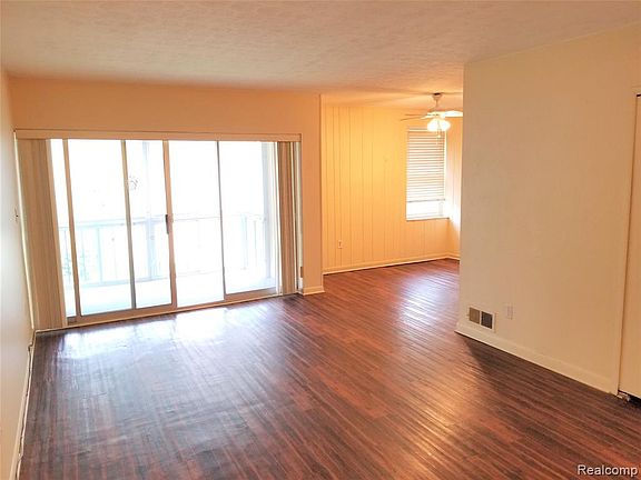 2nd image of 32827 Fargo St #100