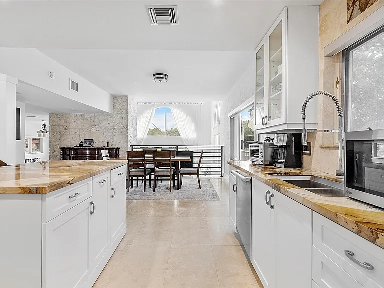 1421 Ponce De Leon Dr — Photo 8