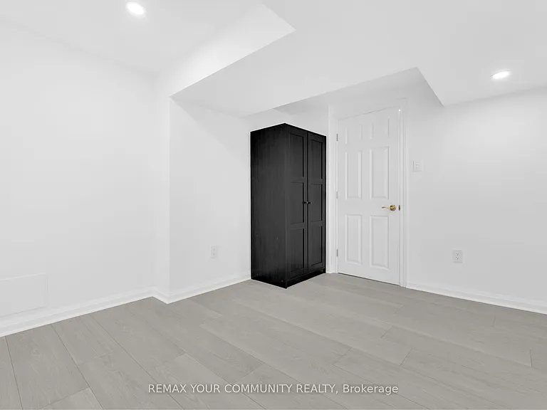 39 Veerland Dr #BASEMENT — Photo 17
