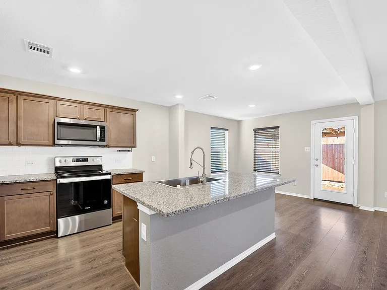 114 Harvard Blvd — Photo 17