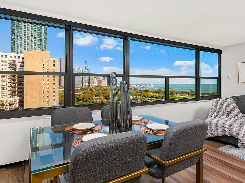 Eleven Thirty is steps from Lake Michigan, Grant Park and all that downtown Chicago has to offer.