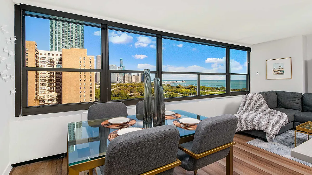 Eleven Thirty is steps from Lake Michigan, Grant Park and all that downtown Chicago has to offer. - ELEVEN THIRTY