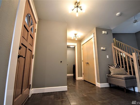 4th image of 8631 Christa Dr NE
