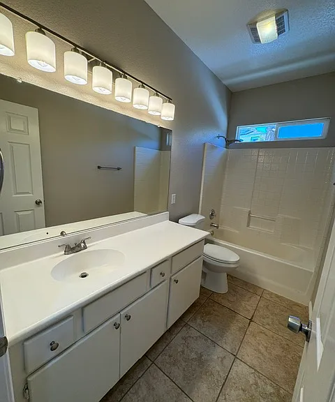 2136 Bowdoin St — Photo 32