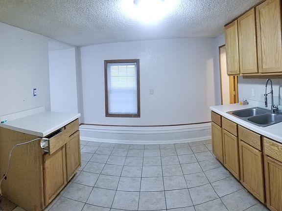 3rd image of 752 Bush Ave