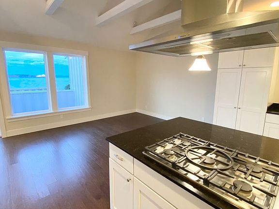 5th image of 716 3rd St Unit 304