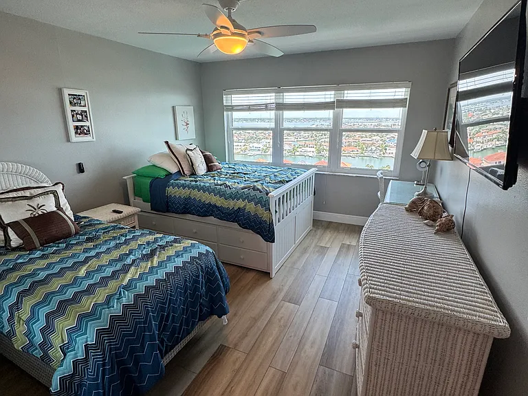 Guest bedroom