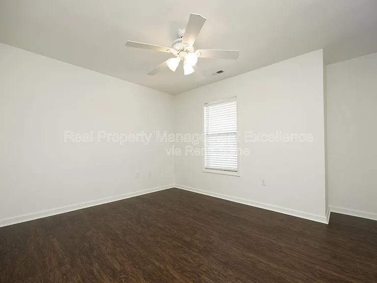 521 Renshaw Ct — Photo 21