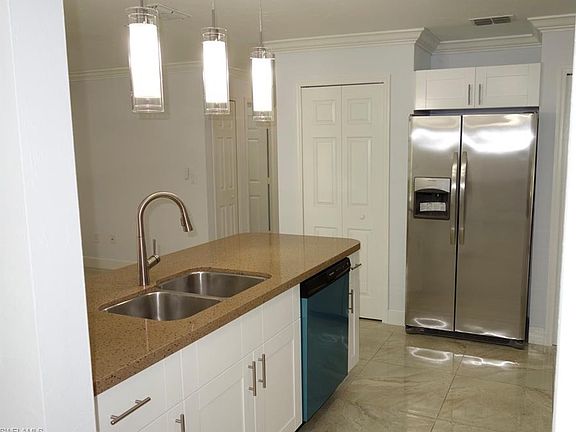 5th image of 531 SE 20th Ct