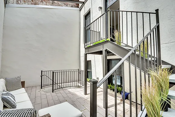 Rented by Compass | media 21