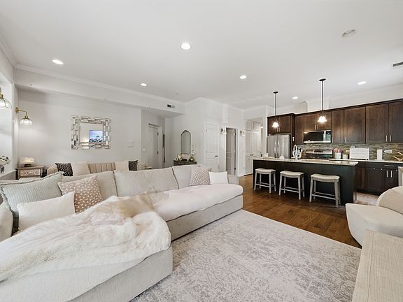 5th image of 2555 W Logan Blvd #1E
