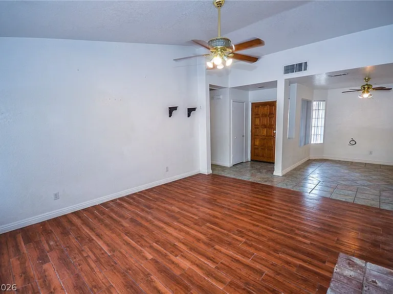 6762 Shelter Ln — Photo 5