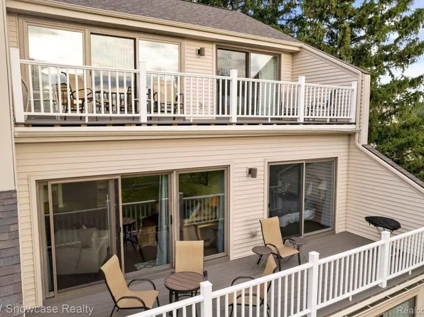 5018 Valleyway Dr, Williamsburg, MI 49690