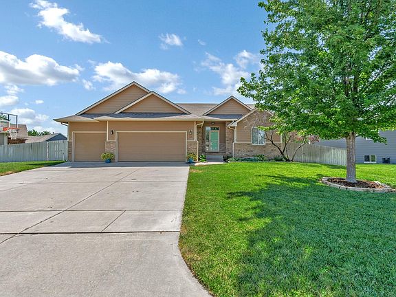 2nd image of 131 W Harmony Cir