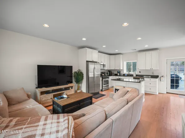 5 Cortland Rd, Eatontown, NJ 07724