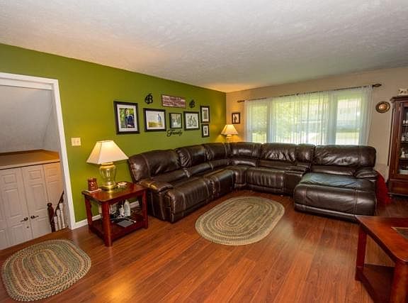2nd image of 19037 Dresden Dr