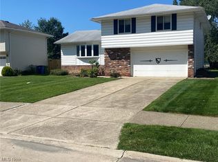 36689 Valleyview Dr, Eastlake, OH