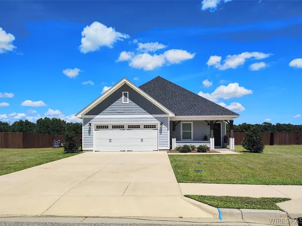 104 Creekridge St, Headland, AL 36345