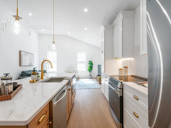 10 Rockland St #2, Roxbury, MA 02119