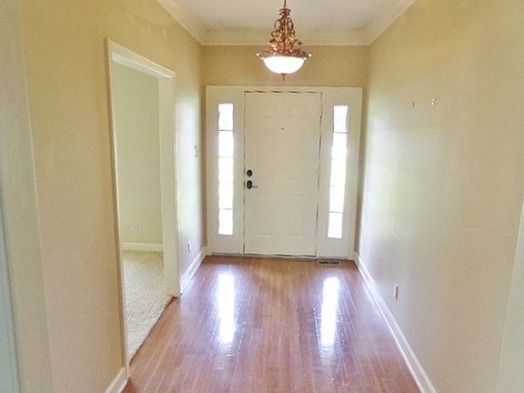 2nd image of 220 Redbud Ln