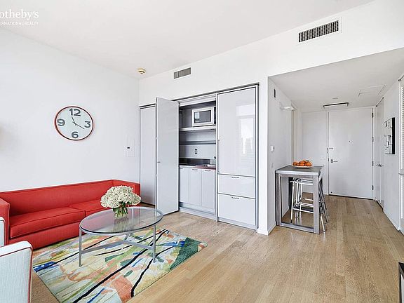 2nd image of 18 W 48th St APT 31D