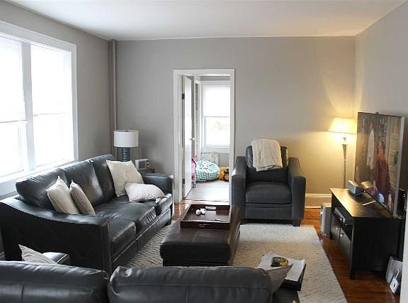 5th image of 1452 Dartmouth St