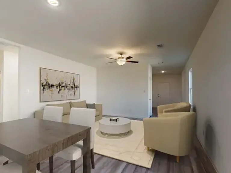 2105 Burnwood St — Photo 3