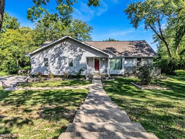 6906 Brownridge Dr, Shawnee, KS 66218