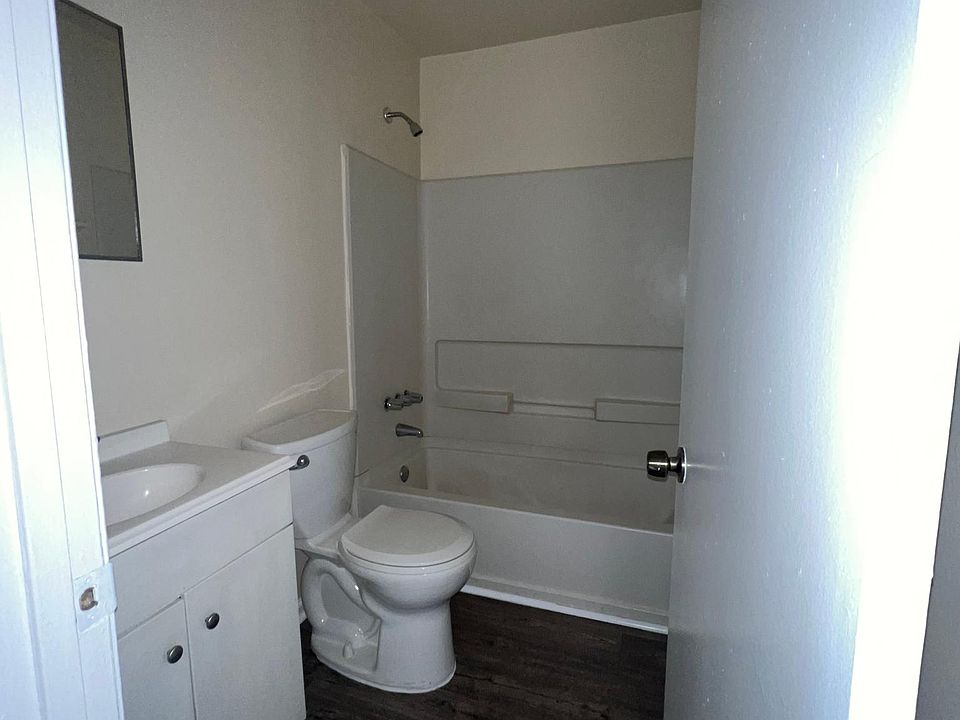 1st image of 424 W 34th St APT 1
