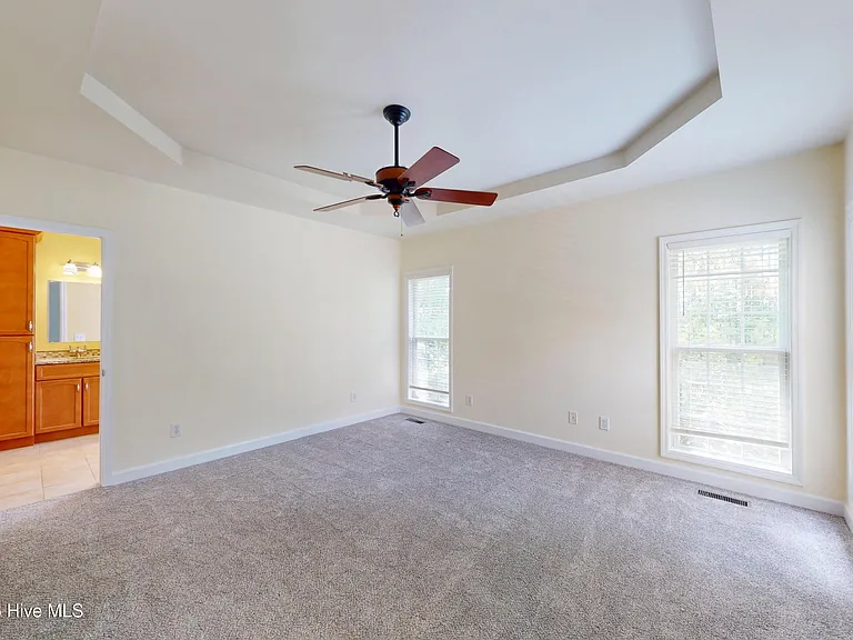 1140 Greenbriar Dr — Photo 18