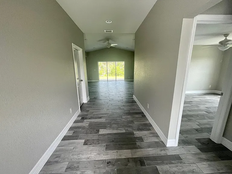 315 Sweetwater Dr — Photo 2