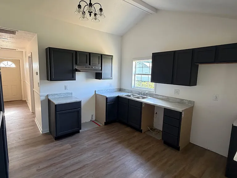 5115 Mathews Ave — Photo 6