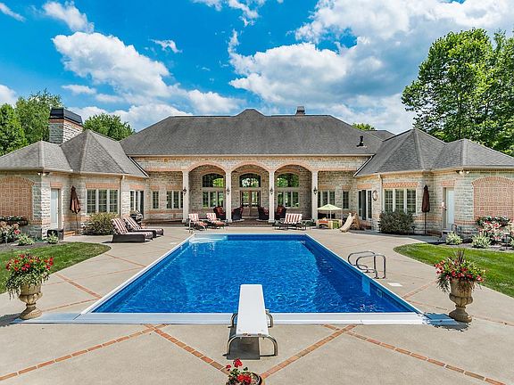 3rd image of 324 Gleneagles Dr
