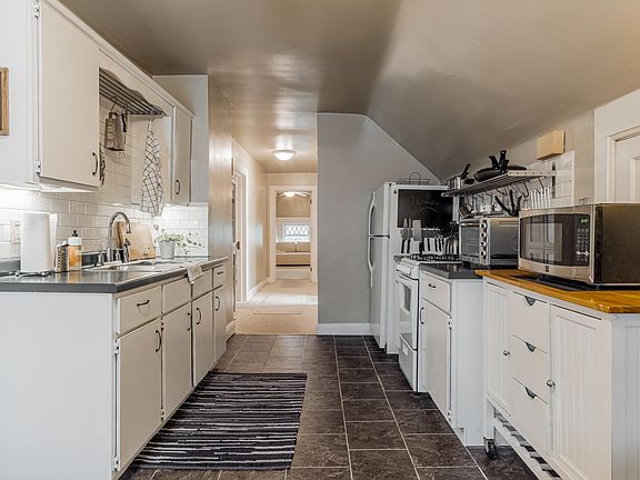 4th image of 897 Goodrich Ave #3