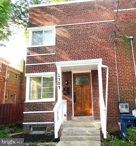 1304 Princess St Photo 1
