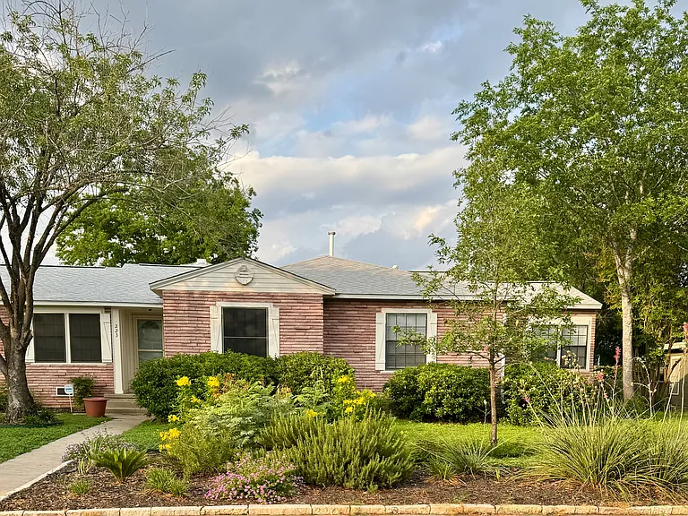 223 John Adams Dr — Photo 1