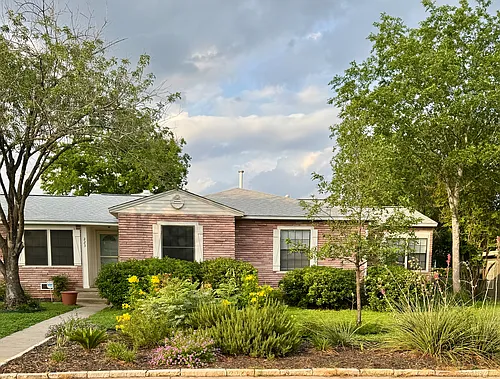 223 John Adams Dr Photo 1