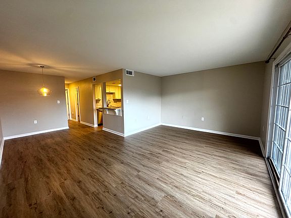 3rd image of 925 Cleveland St Unit 33
