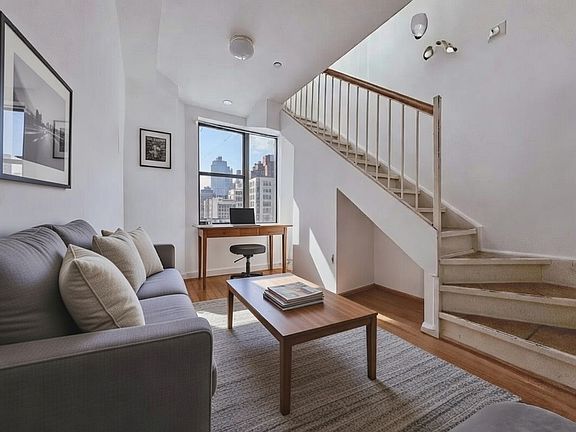 2nd image of 186 Orchard St APT 6RS