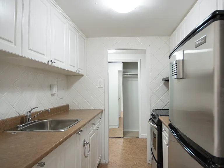 335 Maclaren St — Photo 32
