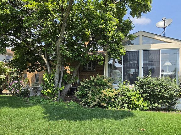5th image of 920 Park Dr