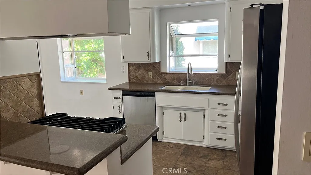 3 bed, 1818 sqft, $4,800 — Photo 3