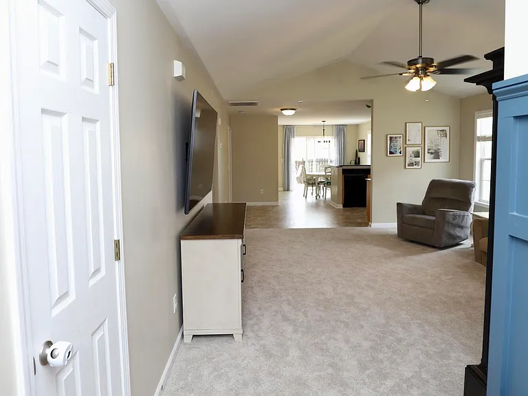 1116 Waverly Place Dr — Photo 7