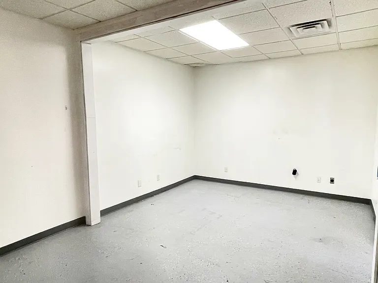 603 W Fleeman St #4 — Photo 3