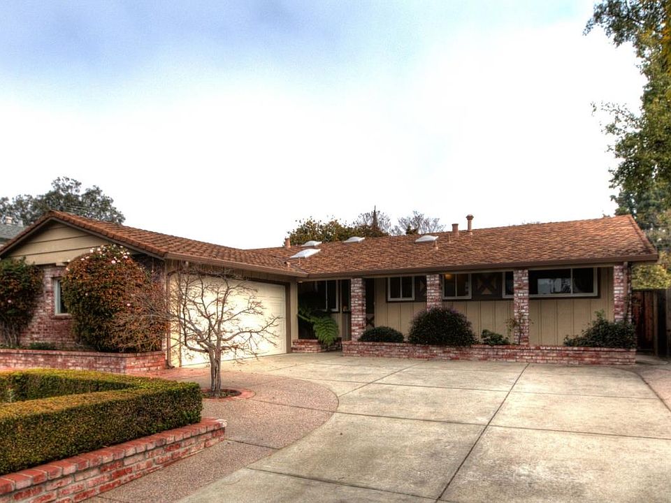 1st image of 1460 Prince Edward Way